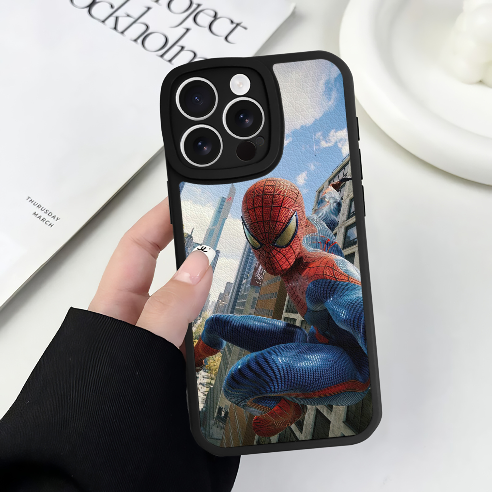 Spider Man スパイダーマン 【iPhone 16シリーズ対応】シリコンスマホケース（レザー調） 材質：シリコン